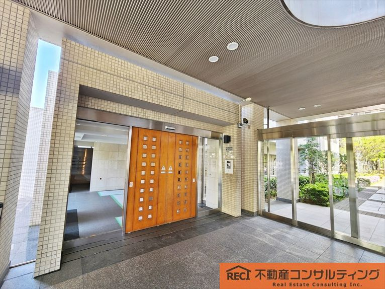 摩耶シーサイドプレイスイースト2番館のエントランス