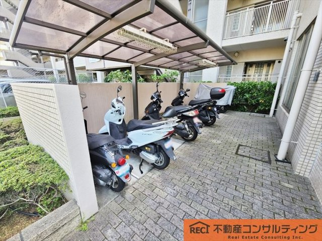 摩耶シーサイドプレイスイースト2番館の駐車場