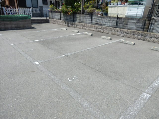 明石市二見町東二見のアパートの駐車場
