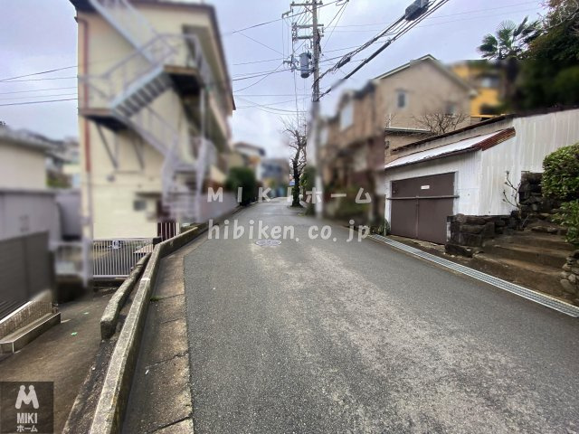 箕面市瀬川5丁目　土地の前面道路含む現地写真