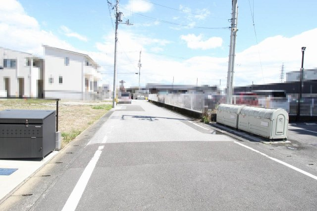 海老ノ丸　建築条件付なし　売土地　Ｖ区画の前面道路含む現地写真