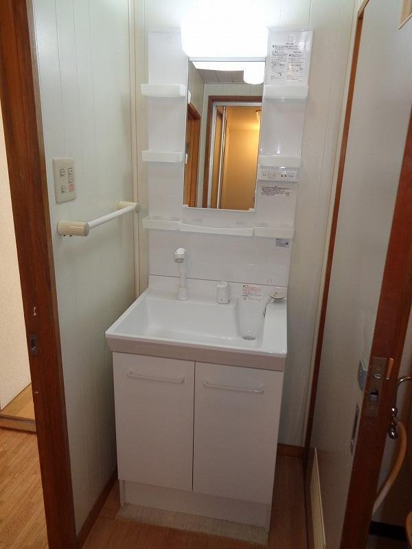 インペリアル西本Ⅱの独立洗面台|使いやすい独立洗面台です