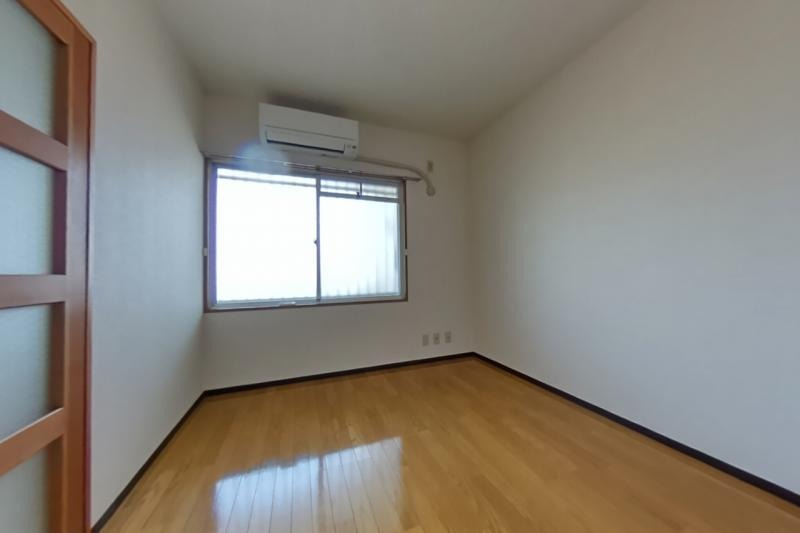 インペリアル西本Ⅱの洋室|使い勝手のいい洋室です