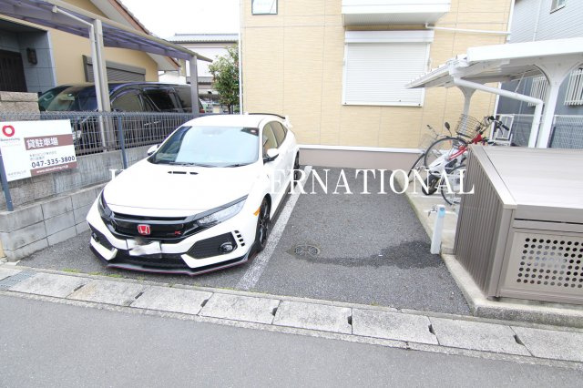 グレイス の駐車場
