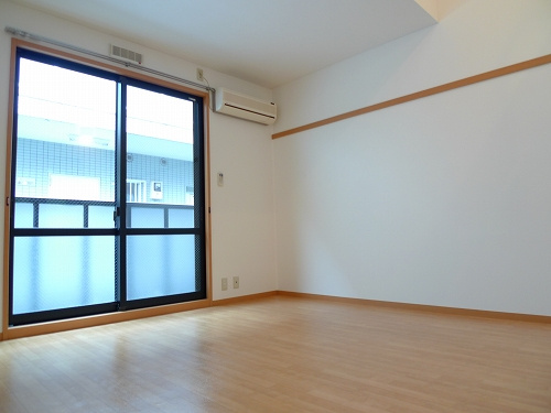 キャトルセゾンの居間・リビング|明るい洋室はいいですよね