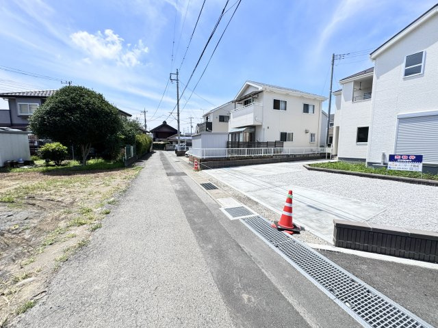 新築　高崎市岩鼻町第3　Livele Garden.S　1号棟の前面道路含む現地写真|現地写真　南側接道幅員3.2ｍ　東側接道幅員約5ｍ