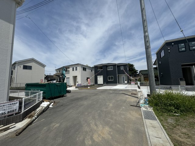 新築　高崎市岩鼻町第3　Livele Garden.S　2号棟の前面道路含む現地写真|現地写真　東側接道幅員約5ｍ