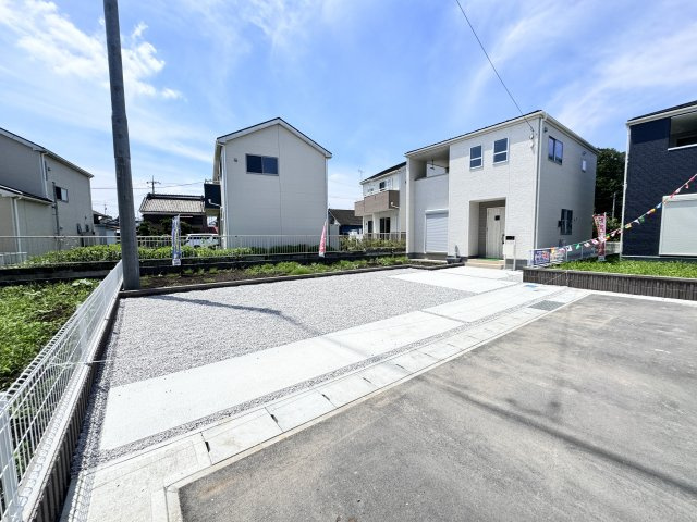 新築　高崎市岩鼻町第3　Livele Garden.S　2号棟の駐車場|現地写真　 駐車スペース広々！並列4台置けます♪					
