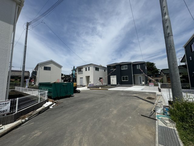 新築　高崎市岩鼻町第3　Livele Garden.S　3号棟の前面道路含む現地写真|現地写真　南側接道幅員約5ｍ