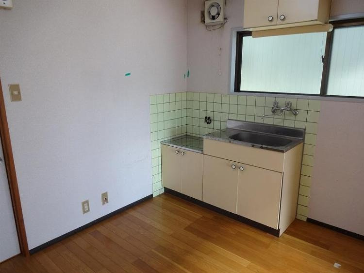 ハイツサンバードのキッチン|コンパクトなキッチンで掃除もラクラク