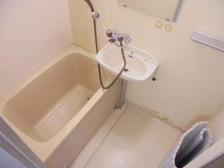 ハイツサンバードの浴室|ゆったり過ごせるお風呂です