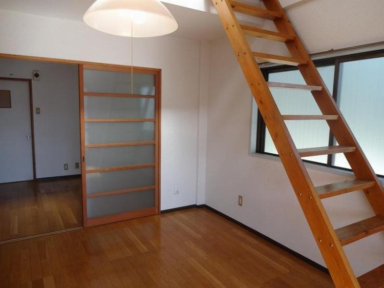 ハイツサンバードの洋室|コンパクトで使いやすい洋室です