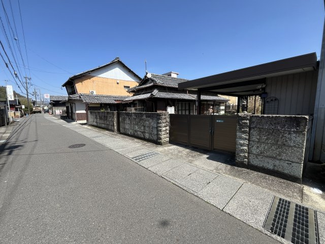 土地　高富の前面道路含む現地写真