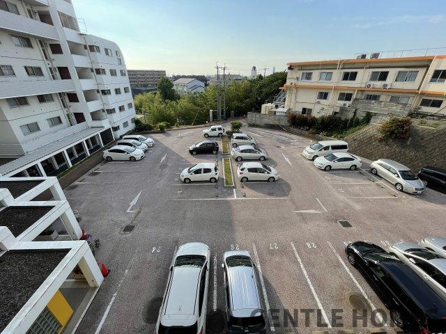 サンライフ名島の駐車場