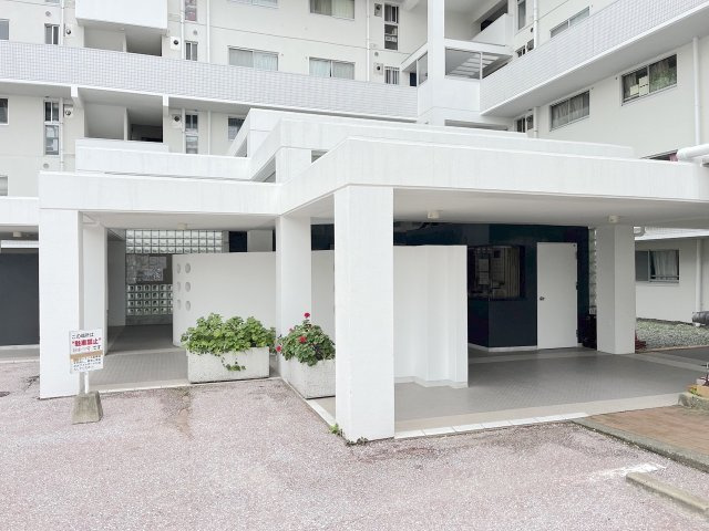 サンライフ名島のエントランス