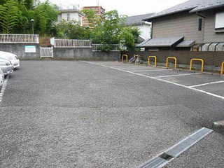 ルーラルあざみ野の駐車場