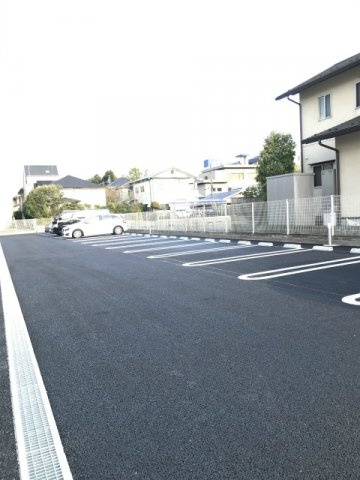 ブランキューブの駐車場