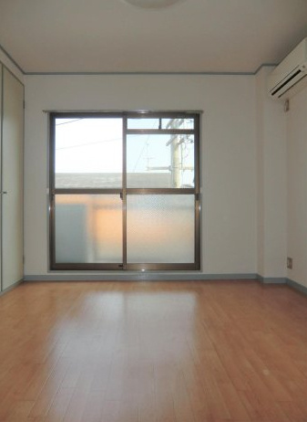 リベラル宮之阪の居間・リビング|こちらの居間で趣味の時間をお楽しみください