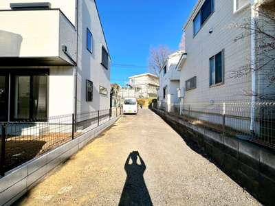 【前面道路含む現地写真】 | 町田市鶴川３丁目 新築戸建