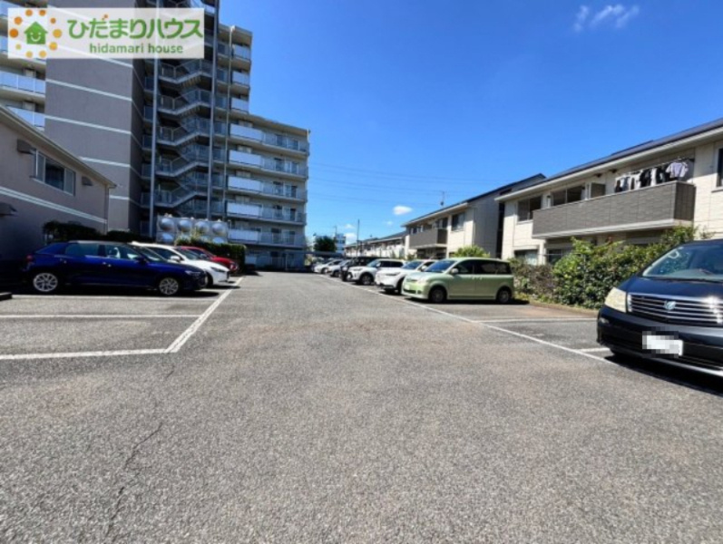 東和パークハイツ上尾の駐車場