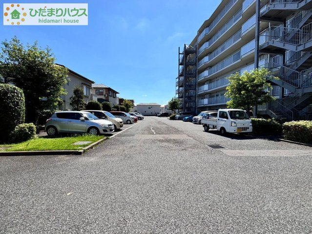 東和パークハイツ上尾の駐車場