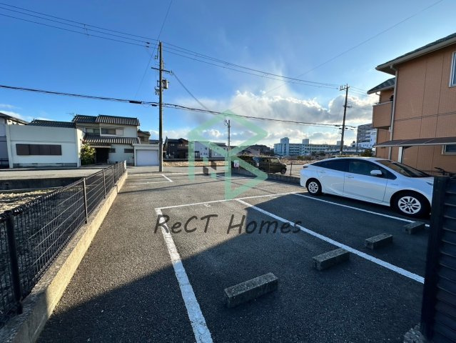 姫路市飾磨区英賀清水町１丁目のハイツの駐車場