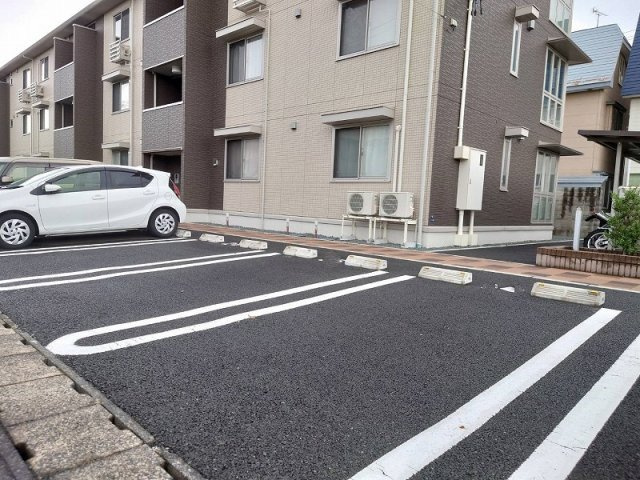 リエットisの駐車場