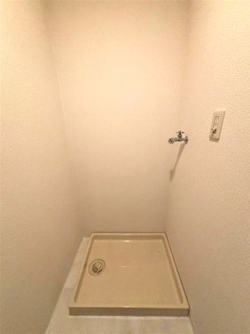 ジュネパレス旭が丘の洗面所|室内洗濯置き場です。