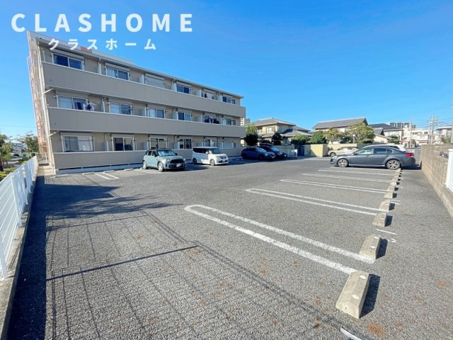 パークハイム　C棟　　刈谷市近郊の賃貸はクラスホーム刈谷店の駐車場|別棟の画像です。