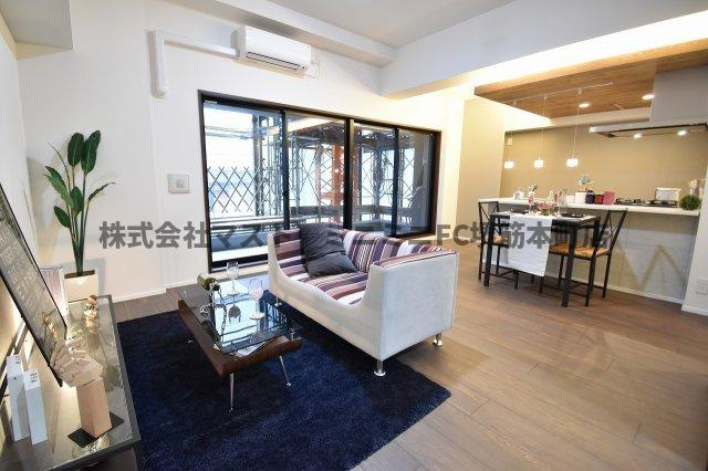 大阪市中央区徳井町１丁目の賃貸マンションの居間・リビング