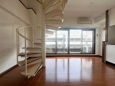 【居間・リビング】 | ラフォーレ天神南 | 別号室の写真になります。現況優先。