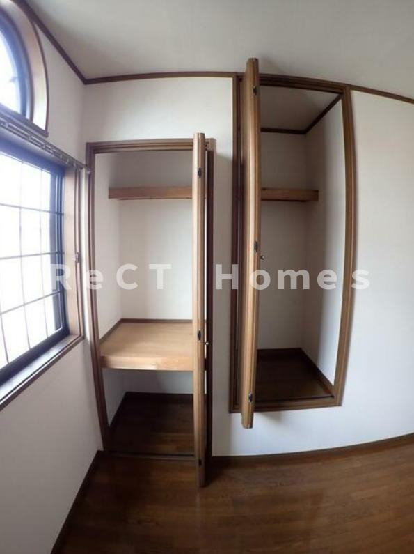 姫路市飾磨区英賀東町２丁目のハイツの収納