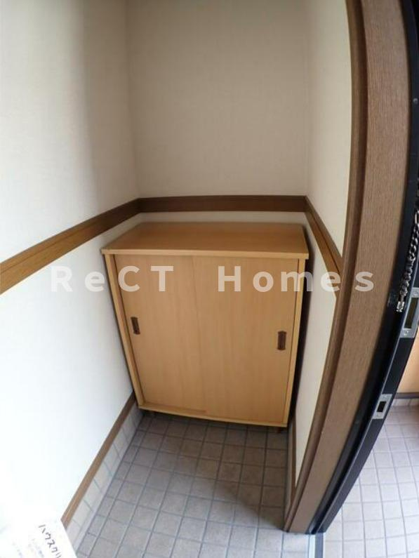 姫路市飾磨区英賀東町２丁目のハイツの玄関