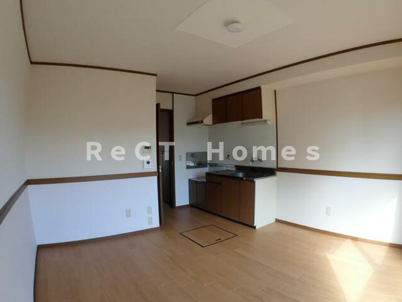 姫路市飾磨区英賀東町２丁目のハイツの居間・リビング