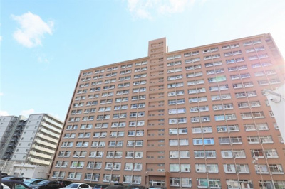 【外観】 | 中津リバーサイドコーポＢ棟 | 広い敷地内には中津公園があり、都心なのに自然を感じられるロケーションです。