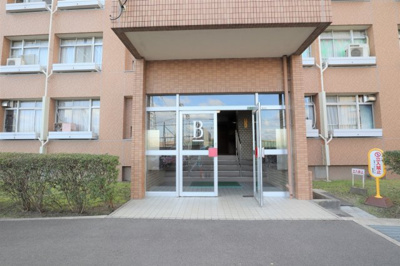 【外観】 | 中津リバーサイドコーポＢ棟 | 中津駅にも近く、梅田も自転車圏内です♪