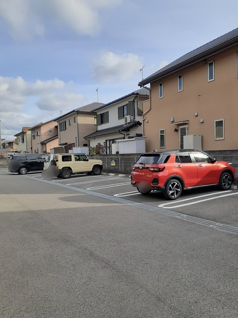 ラブリーコートⅥの駐車場