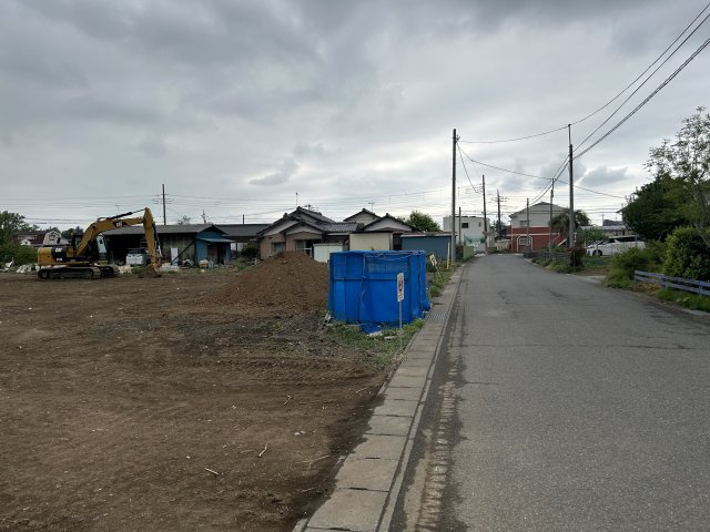 堀工町５区画　大規模集落地（購入条件有）の前面道路含む現地写真