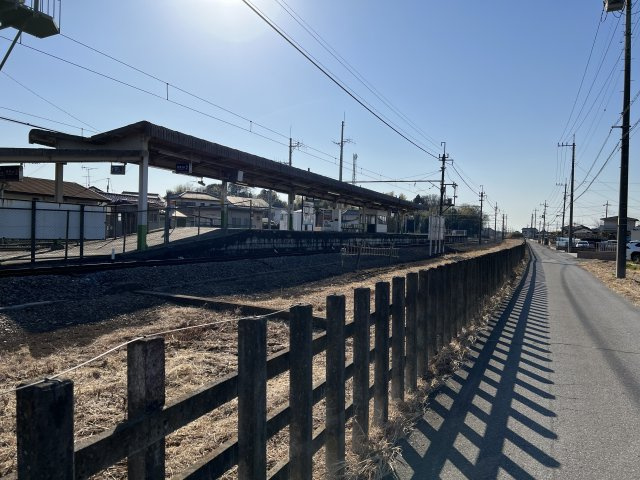 成島町　5区画分譲地（大規模集落地のため条件有）の前面道路含む現地写真
