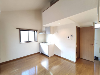 【居間・リビング】 | リトルガーデン | 別号室の写真になります。現況優先。