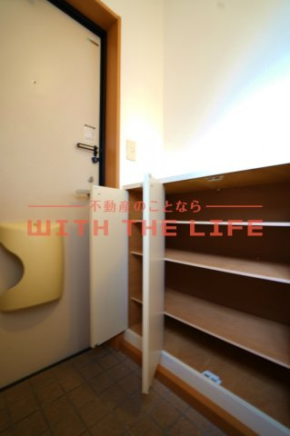 GREEN VIEW(グリーンビュー)【キャッシュバック対象物件】の玄関|収納もある玄関です