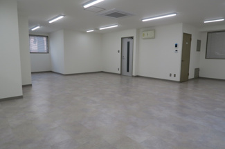 【内装】 | オノビル | おしゃれな内装です
新御徒町の店舗事務所。
「オノビル」のことなら(株)メイワ・エステートへ