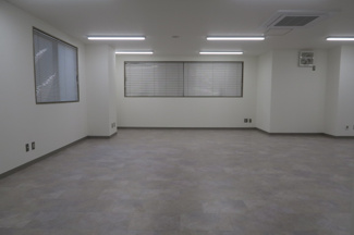 【内装】 | オノビル | 明るい色調の室内です
新御徒町の店舗事務所。
「オノビル」のことなら(株)メイワ・エステートへ