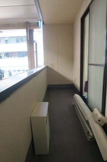 【バルコニー】 | オノビル | 外からの目が気にならないバルコニー
新御徒町の店舗事務所。
「オノビル」のことなら(株)メイワ・エステートへ