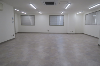 【内装】 | オノビル | 内装は落ち着いています
新御徒町の店舗事務所。
「オノビル」のことなら(株)メイワ・エステートへ
