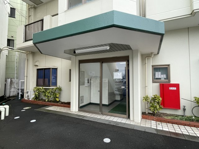 丸鈴グリーンビルCのエントランス