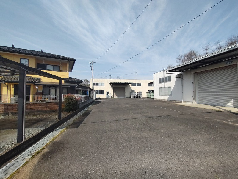 甘楽町天引売工場・売倉庫の外観