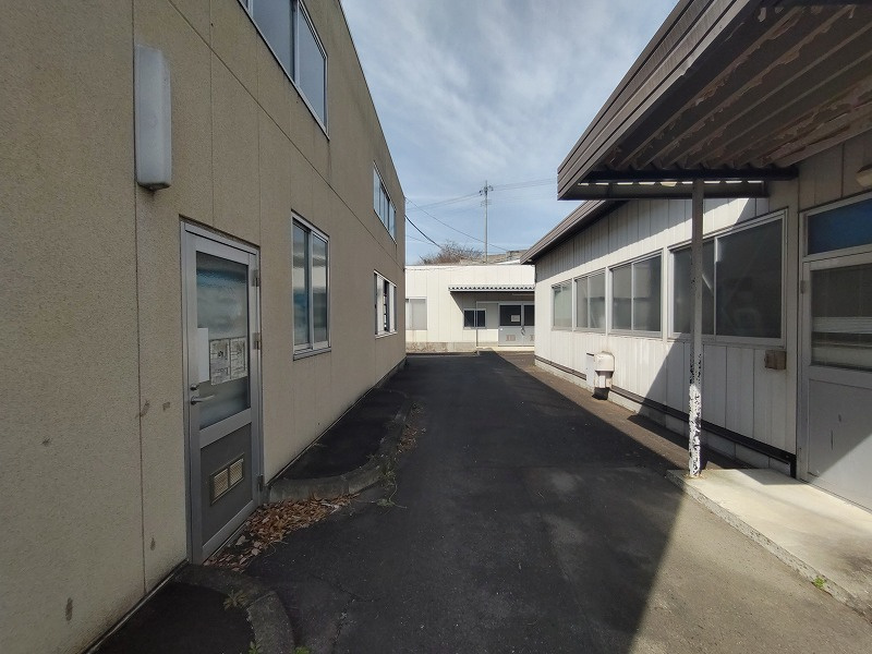 甘楽町天引売工場・売倉庫の外観