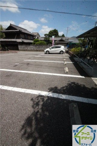 シェルル　ハナミズキの駐車場