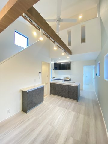 中古戸建　伴東7丁目の居間・リビング|2F　LDK15帖